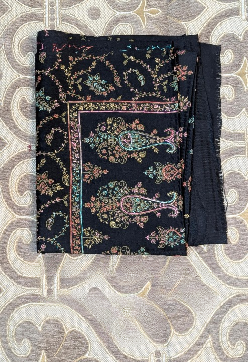 Naqsh-e-Noor Shawl – Regal Black Elegance