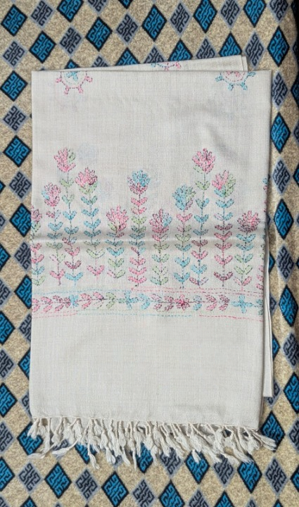 Pastel Bloom Shawl – Delicate Floral Elegance