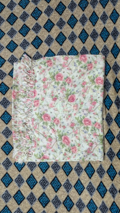 Rosé Garden Shawl – Romantic Floral Charm